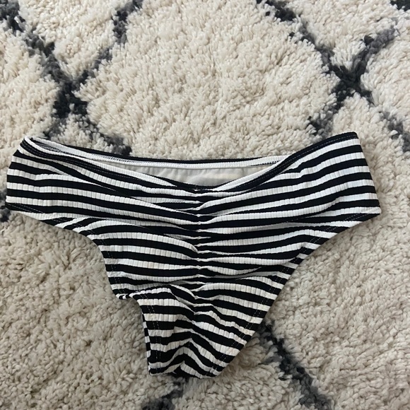 Cute bikini bottoms! - Picture 2 of 2